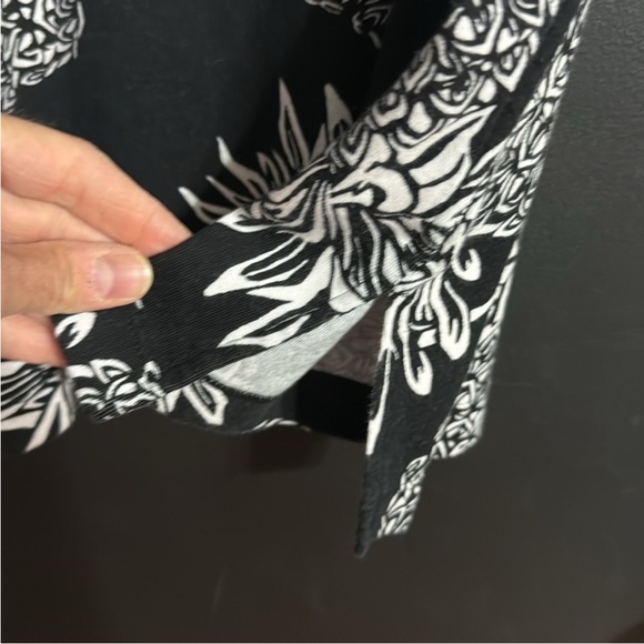 3/$14 Chico’s Pima Cotton Pineapple Tunic w/ Pockets Size: 1 US M - Picture 4 of 8